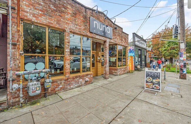 Building Photo - 3608 Palatine Ave N
