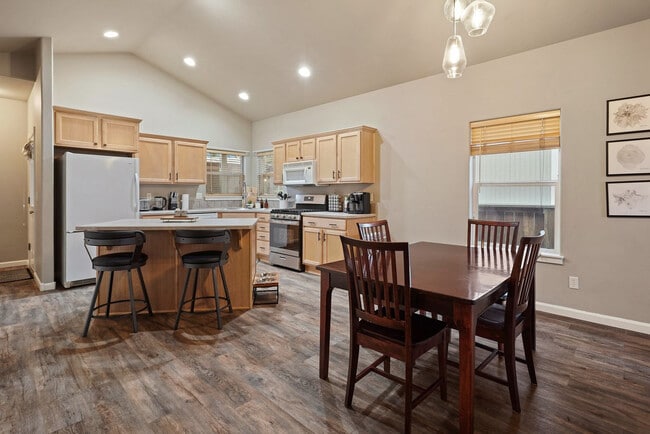 Building Photo - 20657 Beaumont Dr