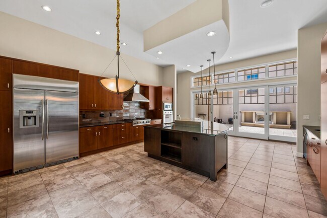 Building Photo - 11 Sommerset Cir