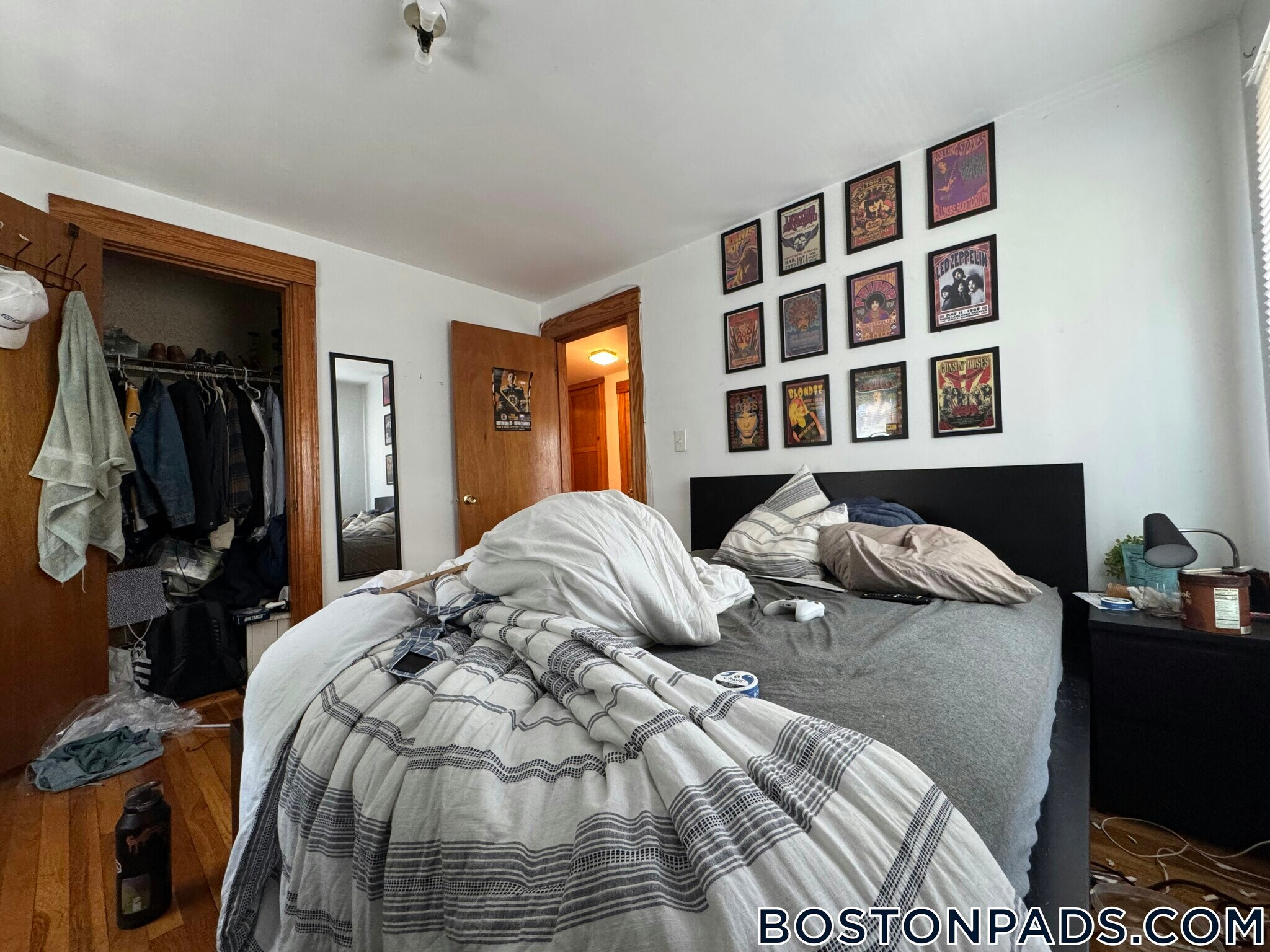 Building Photo - 27 S Crescent Circuit