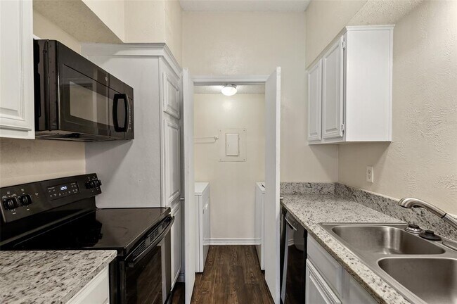 Building Photo - 8555 Fair Oaks Crossing
