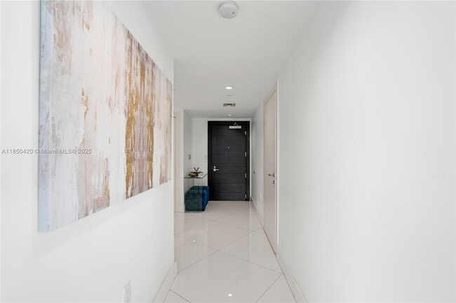 Building Photo - 200 Biscayne Blvd Way