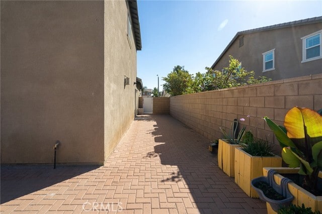 Building Photo - 6065 Coopers Hawk Dr