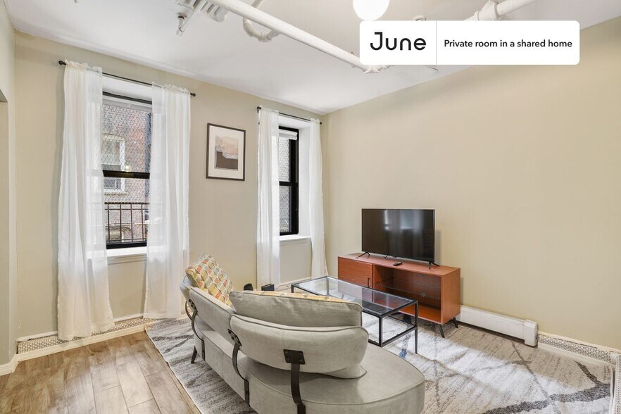Building Photo - Room in Shared 3 bed/2 bath home