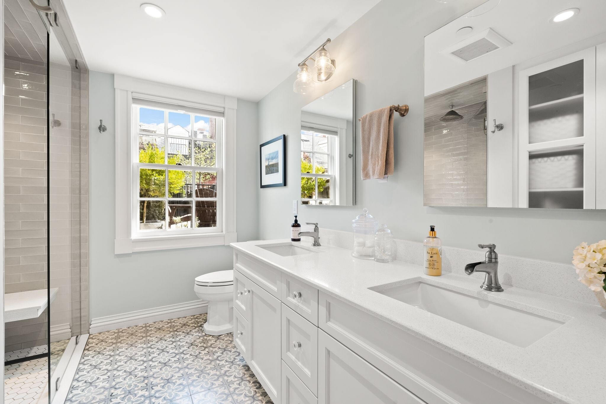 Building Photo - 7 Acorn St