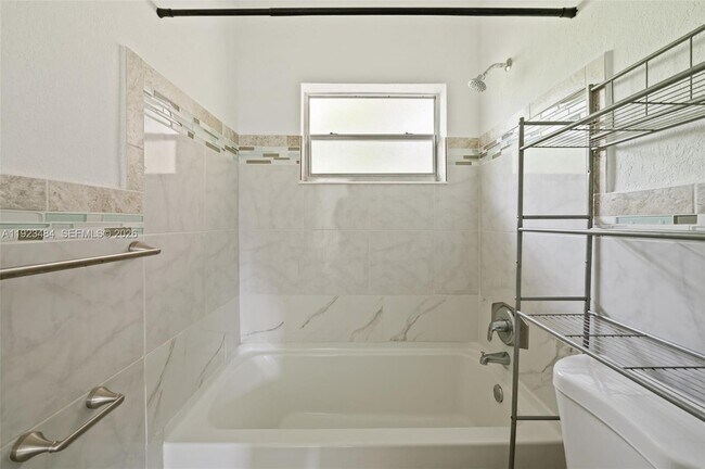 Building Photo - 1429 NE 118th Terrace