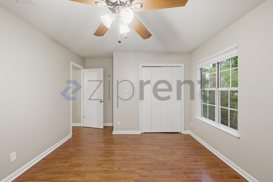 Building Photo - 10 Hartford Ct