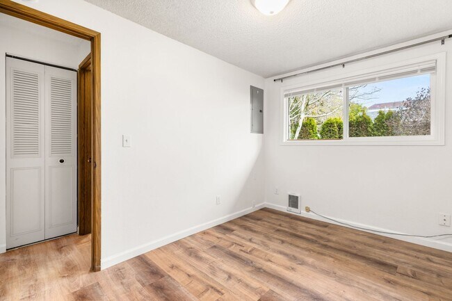 Building Photo - 705-707 N Sumner St.