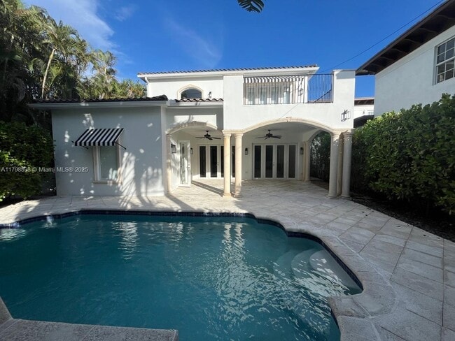 Building Photo - 2422 S Miami Ave