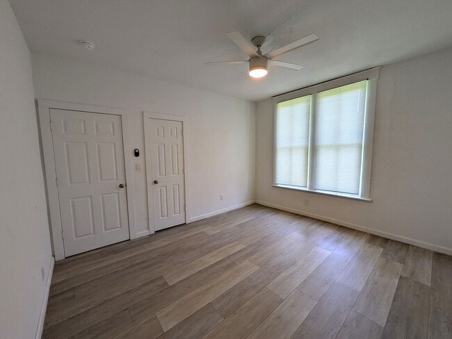 Building Photo - 1420 Live Oak St