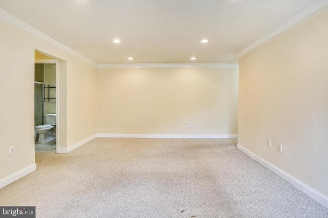 Building Photo - 1952 Kennedy Dr