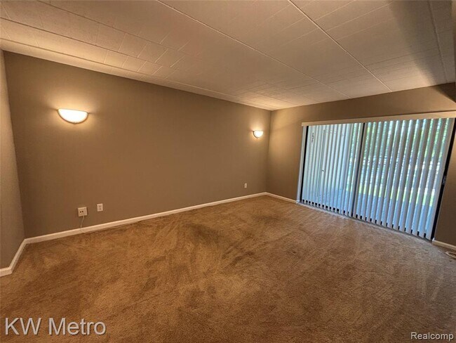 Building Photo - 18236 University Park Dr