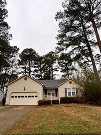 Building Photo - 3 BED / 2 BATH SINGLE FAMILY