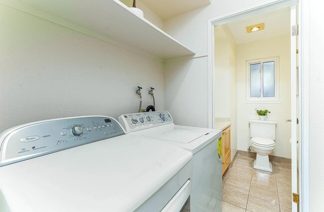 Building Photo - 7684 Surrey Ln