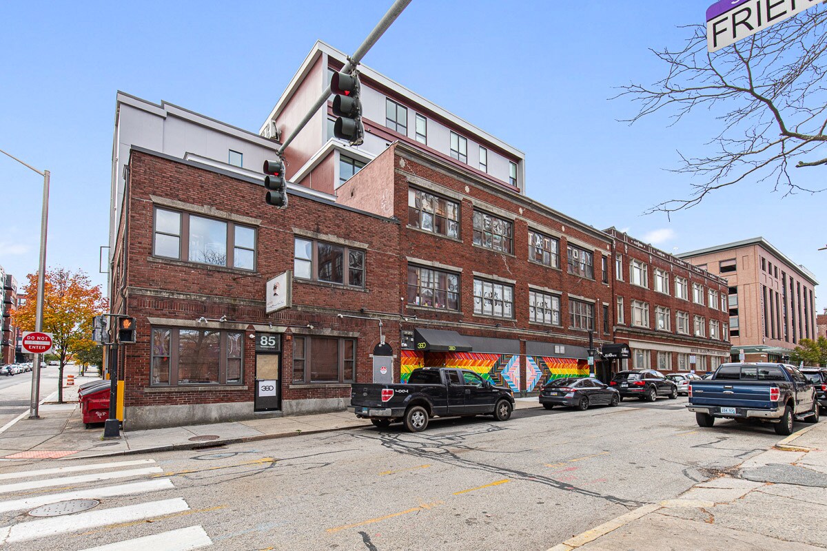 Building Photo - 123 Friendship St