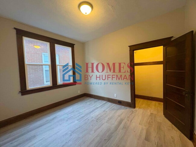 Building Photo - Five Bedroom House | 2 Full Bath | Move In...