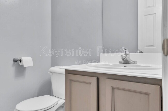 Building Photo - 2004 Churchill Dr