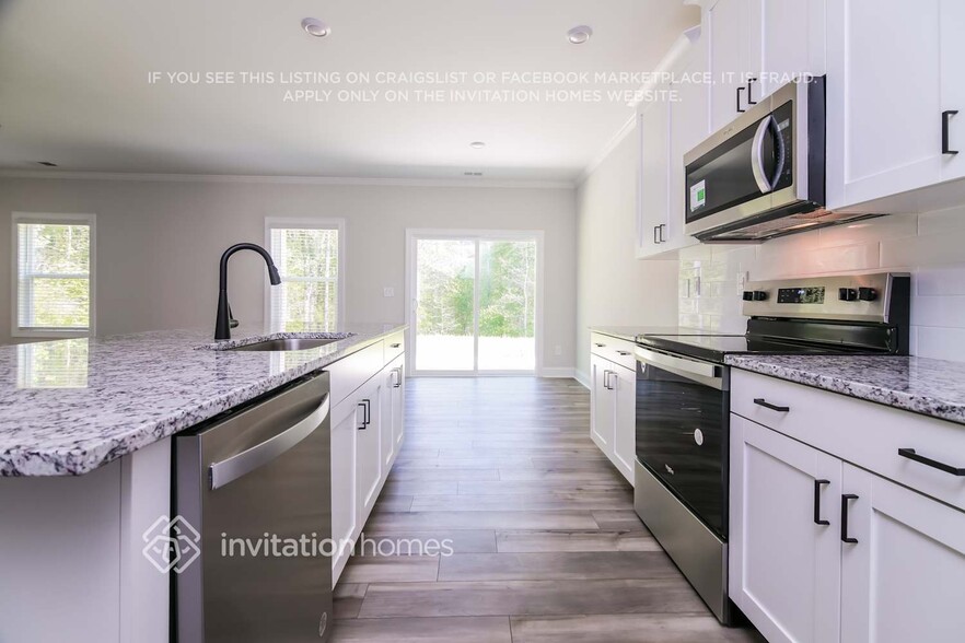 Building Photo - 501 Azalea Gaze Dr