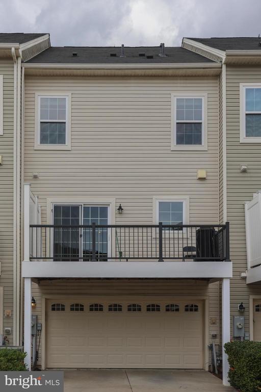 Building Photo - 7954 Blue Stream Dr