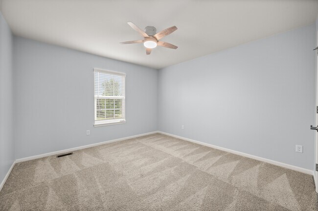Building Photo - 406 Mary Ann Cir