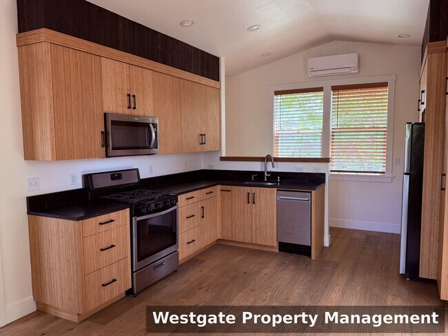 Building Photo - 220 Payran St