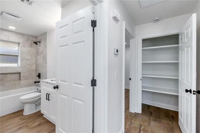 Building Photo - 2508 Chalona Dr