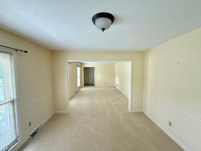 Building Photo - Three bedroom, 2 bath house in Mebane