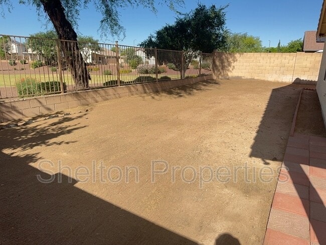 Building Photo - 12917 W Earll Dr
