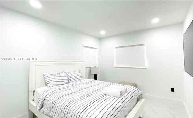 Building Photo - 301 SW 136th Ct