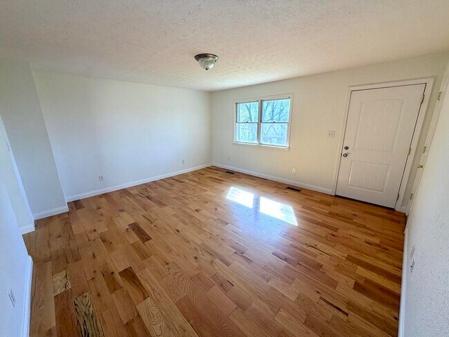 Building Photo - 115 Beecher St