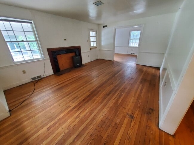 Building Photo - 277 Woodland Dr
