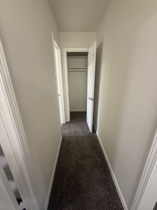 Building Photo - Garden Home