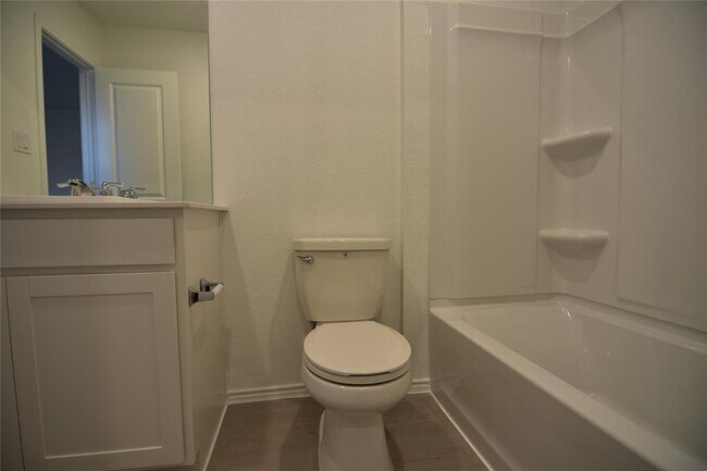 Building Photo - 343 Keefer