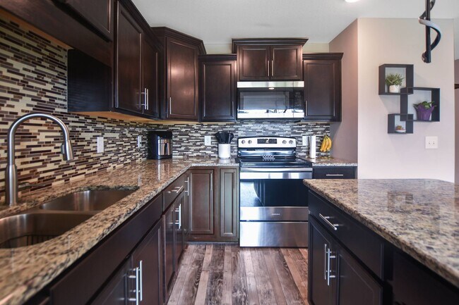 Building Photo - Pet Friendly Three Bedroom!