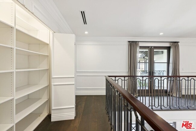 Building Photo - 2676 Casiano Rd