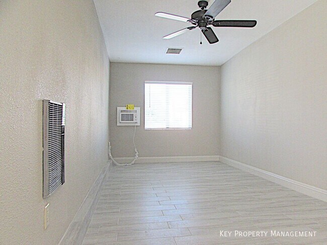 Building Photo - 405 S 15th St