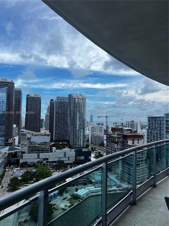 Building Photo - 350 S Miami Ave