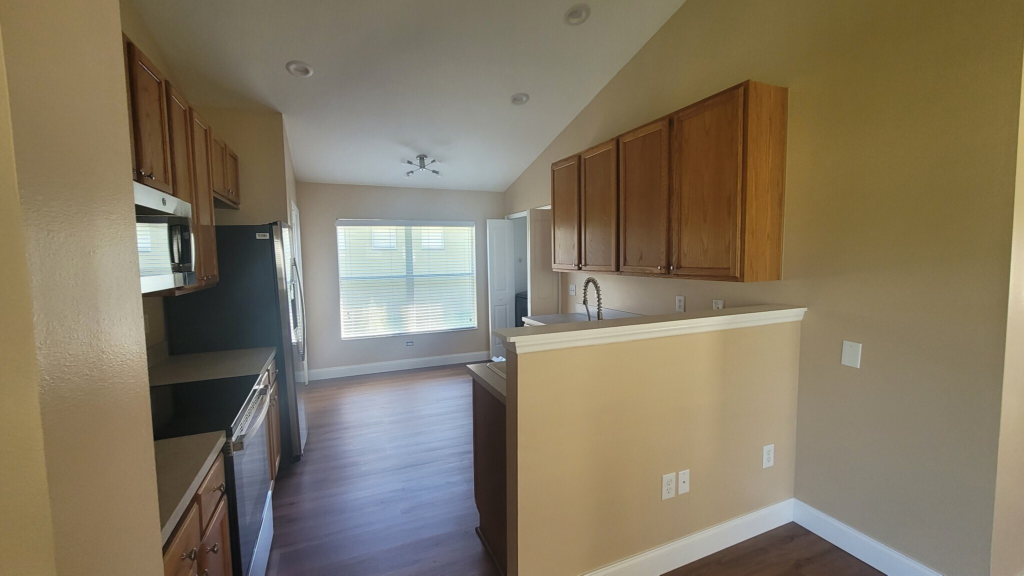Building Photo - 8241 Crescent Moon Dr