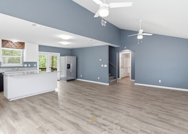 Building Photo - 3-bedroom, 2-bath home nestled in the Rolling Hills subdivision in Canyon Lake