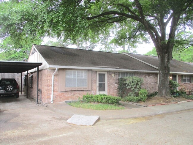 Building Photo - 10122 Shadow Wood Dr