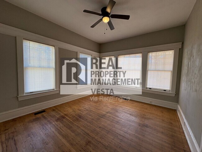 Building Photo - 2585 Napier Ave