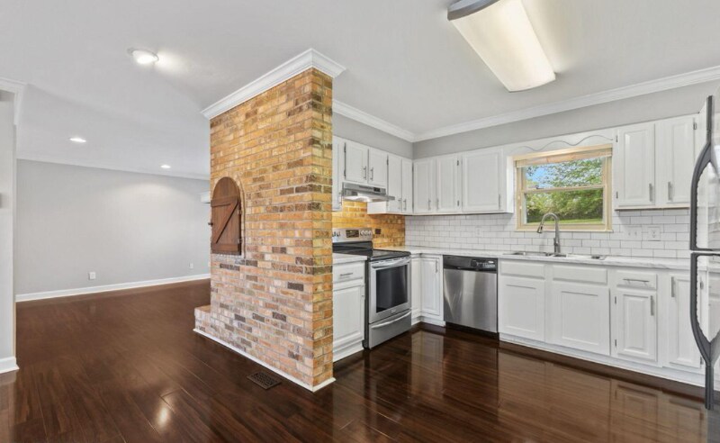 Building Photo - 1221 Southbreeze Cir