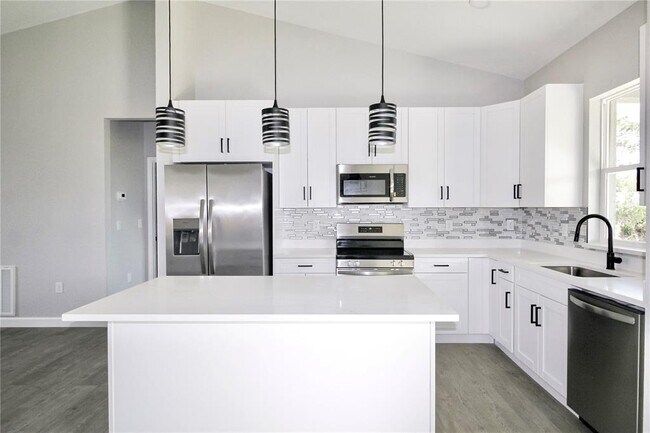 Building Photo - 7335 Domenico St