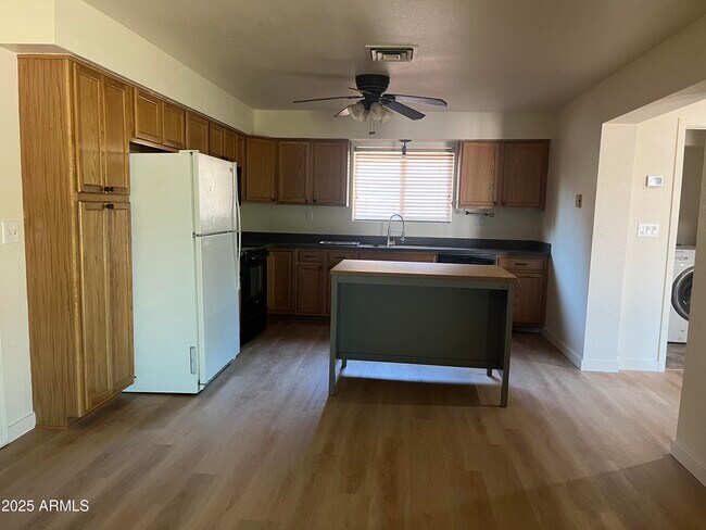 Building Photo - 626 N Hosick Cir