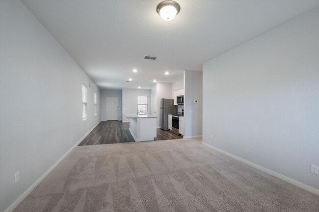 Building Photo - Ranch Style 3 Bed 2 Bath with Freshly painted and New Floors!