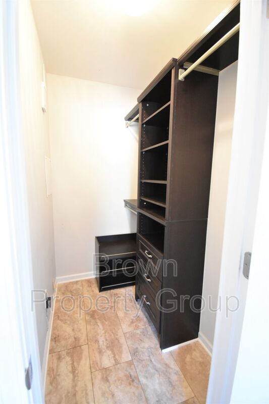 Building Photo - 220 Collinwood Dr