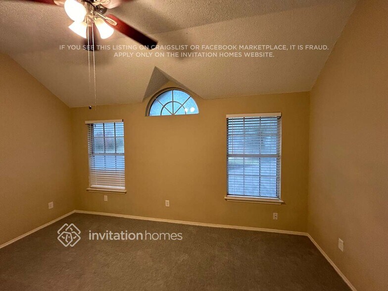 Building Photo - 825 Claire View Dr