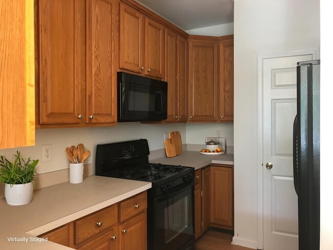 Building Photo - 7 Atlas Ct