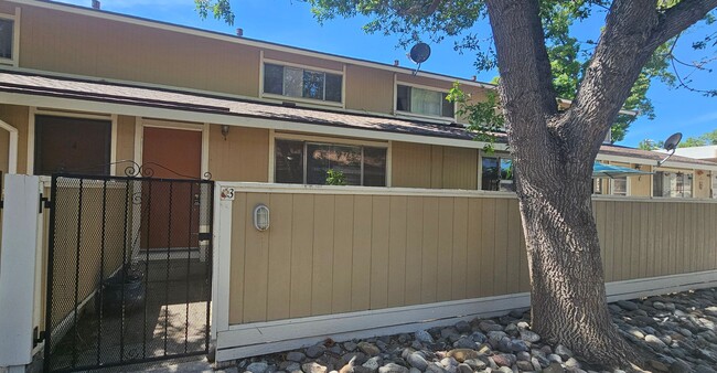 Primary Photo - Three Bedroom Townhouse with Central Air, ...