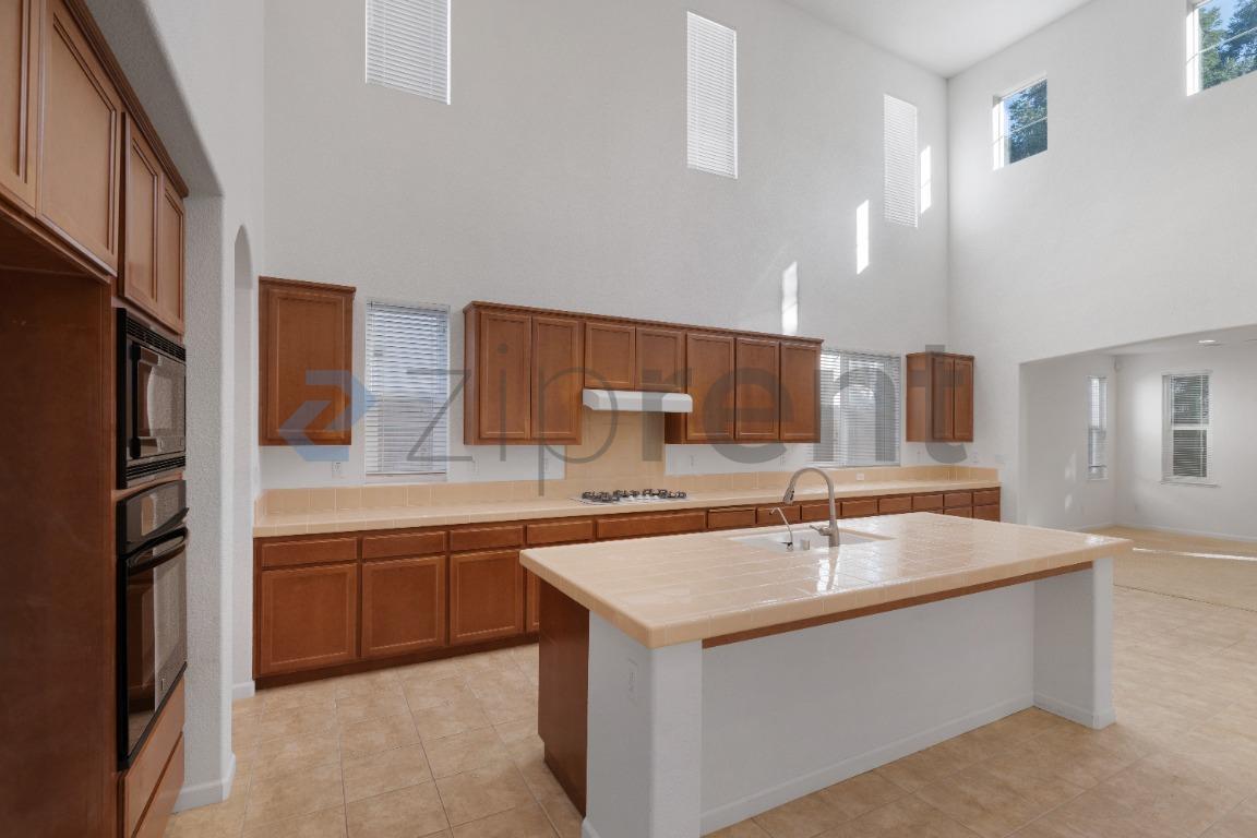 Building Photo - 6704 Camacha Way